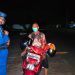 Personil Satpolairud Polres Seruyan Laksanakan Polmas Malam Hari 