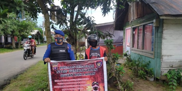 Satpolairud Polres Seruyan Sosialisasikan Larangan Karhutla ke Warga Pesisir