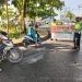 Satlantas Polres Seruyan Bagikan Brosur dan Stiker Cegah Covid-19