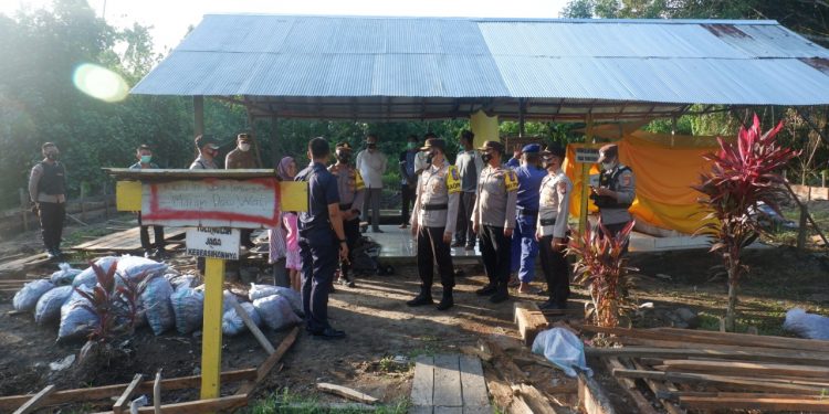 Kapolres Seruyan Pimpin Ziarah Makam Ulama dan Beri Bantuan Sembako