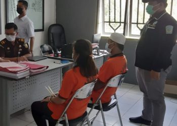 Satresnarkoba Serahkan 2 Tersangka Kasus Sabu ke Kejari Gumas