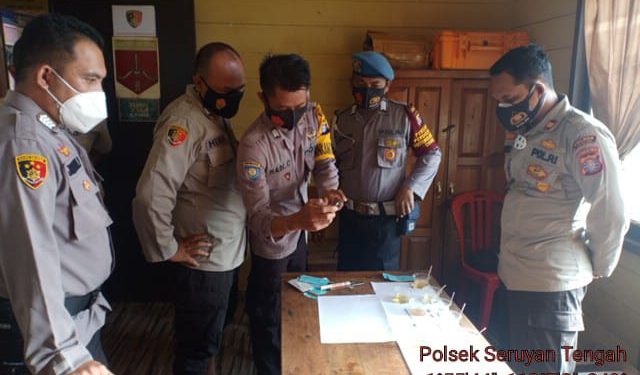 Kapolsek Seruyan Tengah Mendadak Tes Urine Anggotanya