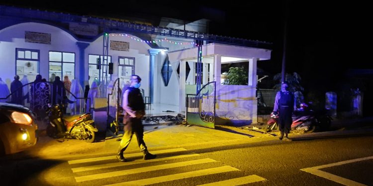 Sat Sabhara Polres Seruyan Patroli ke Masjid-masjid Antisipasi Gangguan Kamtibmas
