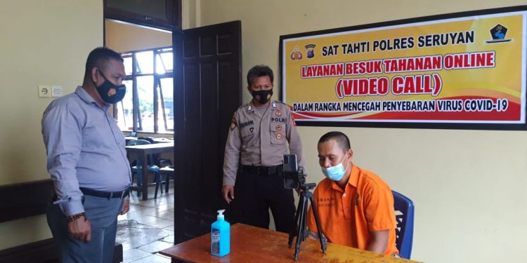 Cegah Covid-19, Polres Seruyan Terapkan Besuk Tahanan Secara Online