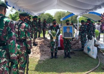 Sabran Achmad Dimakamkan di TMP Sanaman Lampang