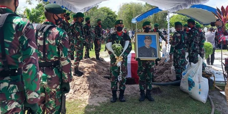 Sabran Achmad Dimakamkan di TMP Sanaman Lampang