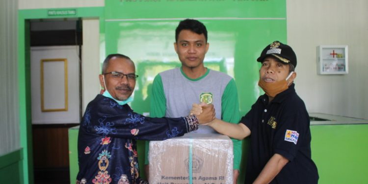 SMSI Distribusikan Alquran Kemenag Saat Safari Ramadan