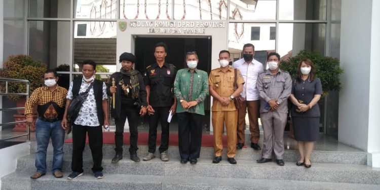 Warga dari 5 Desa RDP dengan Komisi II DPRD Kalteng