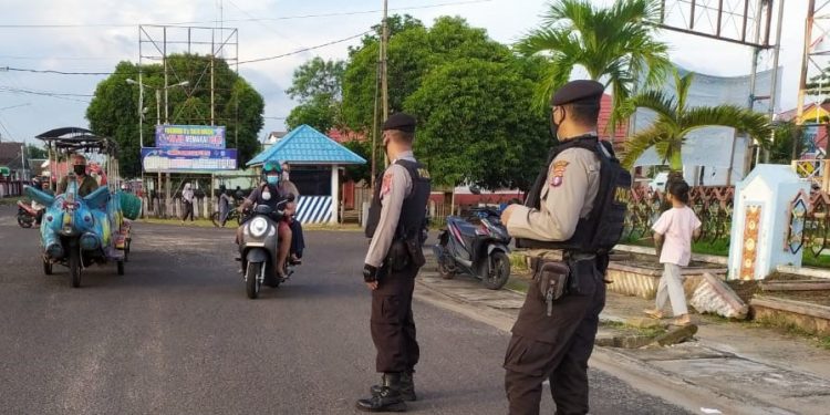 Cegah Covid-19, Unit Sabhara Polres Seruyan Patroli di Pasar Ramadhan