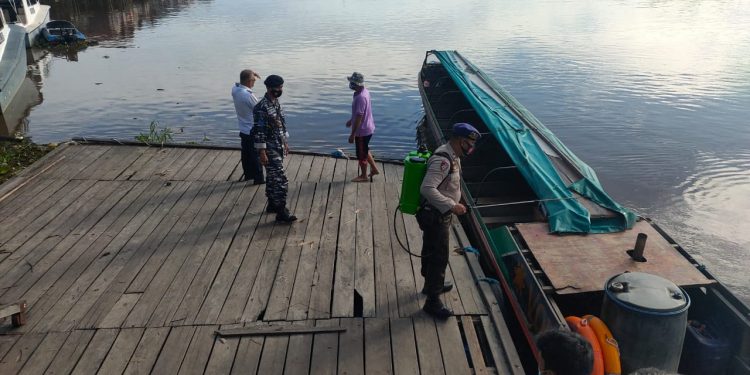 Jalin Sinergitas Satpolairud Polres Seruyan Sterilisasi Angkutan Sungai