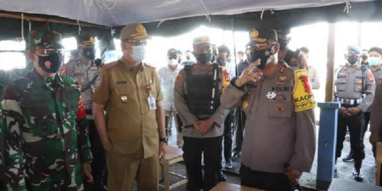 Kapolda Kalteng dan Forkopimda Cek Pos Penyekatan Perbatasan Kalteng-Kalsel