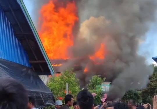 Tabung Gas Meledak, Empat Rumah dan Toko Hangus Terbakar