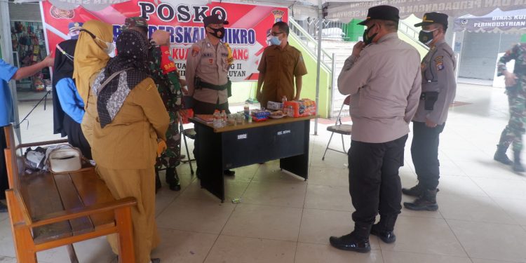 Kasat Binmas dan PJU Cek Posko PPKM Pasar Saik Kuala Pembuang