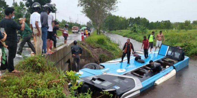 Satu Tewas dan Puluhan Cidera Dalam Laka Bus Damri