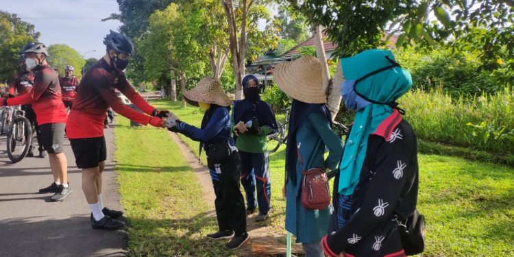 Jaga Stamina dan Refreshing, Kapolres Seruyan Ajak Anggota Bersepeda Bersama