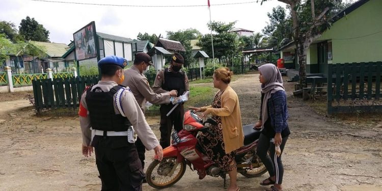 Polsek Seruyan Hulu Giat Terapkan Prokes di Desa Tumbang Manjul