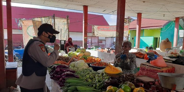 Anggota Polsek Seruyan Hilir Patroli Kamtibmas Serta Sosialisasi Prokes