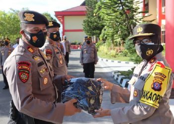 Serius Perangi Covid-19, Polda Kalteng Bagikan 20 Ribu Masker Untuk Masyarakat