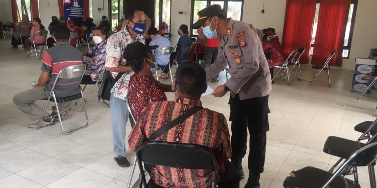 Begini Cara Kapolsek Hanau Sukseskan Vaksinasi Covid-19 di Wilayahnya