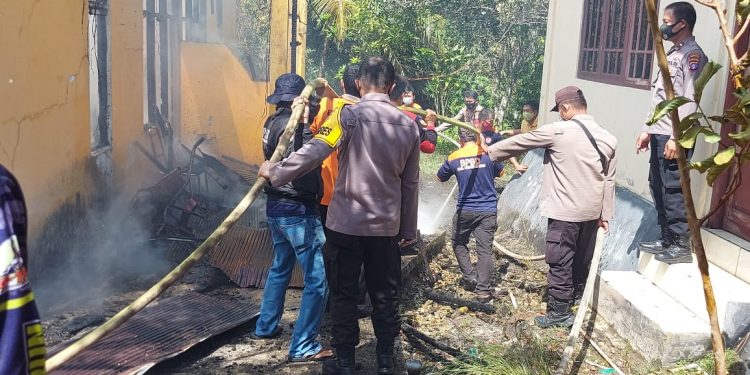 Rumah Dinas Kantor PU Kabupaten Gunung Mas Terbakar