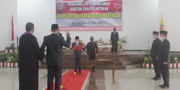 Bupati Sakariyas Lantik Pransang Sebagai Sekda Katingan