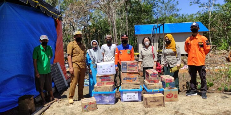 Si Jago Merah Lahap 2 Rumah Warga Desa Pangkalan Sari, Pemda Kapuas Berikan Bantuan
