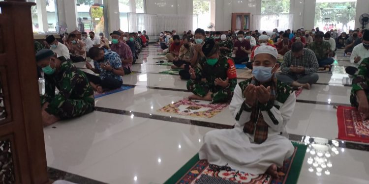 Salat Jumat di Masjid Baitul  Khaliq Tetap Terapkan Prokes