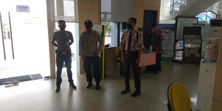 Sat Binmas Polres Seruyan Sambangi Satpam di Bank Pembangunan Kalteng