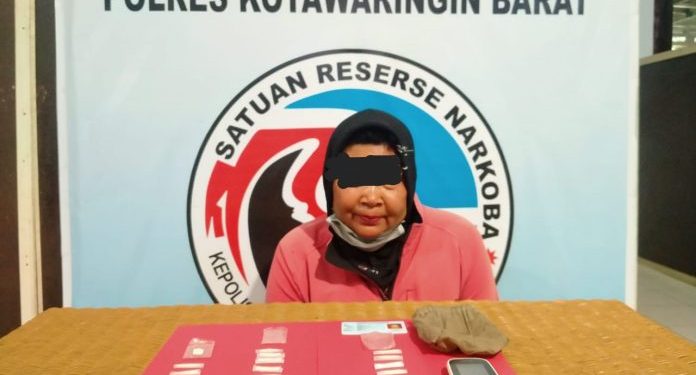 Nekat Jual Shabu, Seorang Nenek Ditangkap Polisi