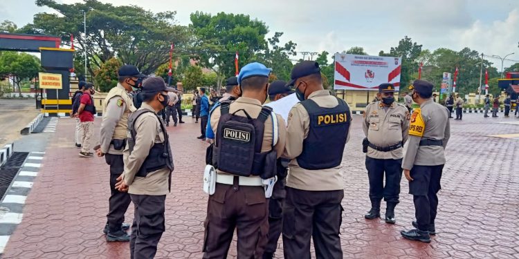 Propam Unit Provos Polres Seruyan Awasi Pelaksanaan Apel Pagi