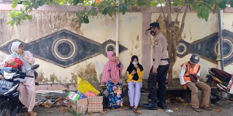 Tim Gabungan Yustisi Laksanakan Penerapan Prokes Kepada Masyarakat   
