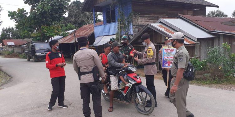 Personel Polsek Seruyan Tengah Laksanakan Operasi Yustisi Cegah Covid-19