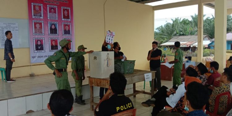 Kapolsek Serteng Pantau Langsung Pemilihan BPD Kecamatan Batu Ampar