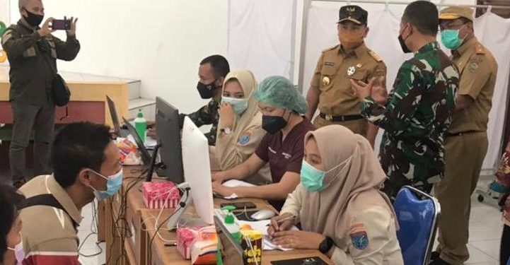 Gubernur Kalteng H. Sugianto Sabran Pantau Vaksinasi di SMKN-1 Palangka Raya