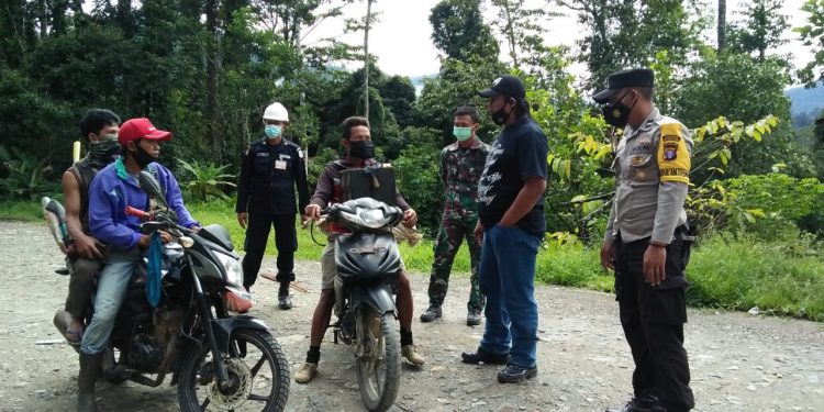 Polisi Lakukan Pengamanan Pencegahan Covid-19 di Perbatasan Kalteng Kalbar