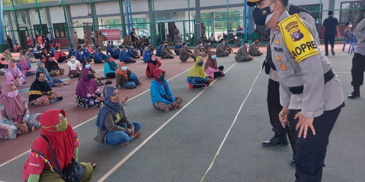 Polres Seruyan Monitoring dan Amankan Pelaksanaan Vaksinasi Covid-19
