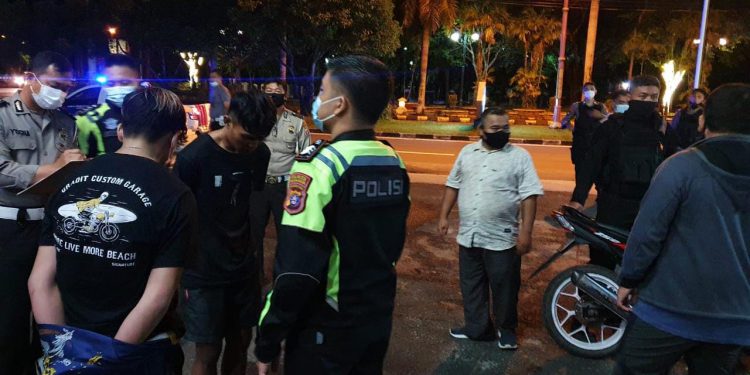 Dua Pelajar Nekat Tabrak Polisi Saat Akan Diperiksa di Komplek Puntun