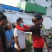 Kapolres Seruyan Bagikan Masker kepada Masyarakat di Dermaga