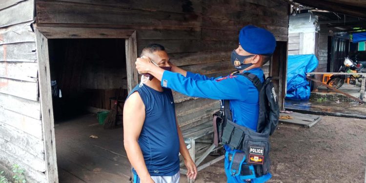 Satpolairud Polres Seruyan Ajak Masyarakat Disiplin Taati Protokol Kesehatan