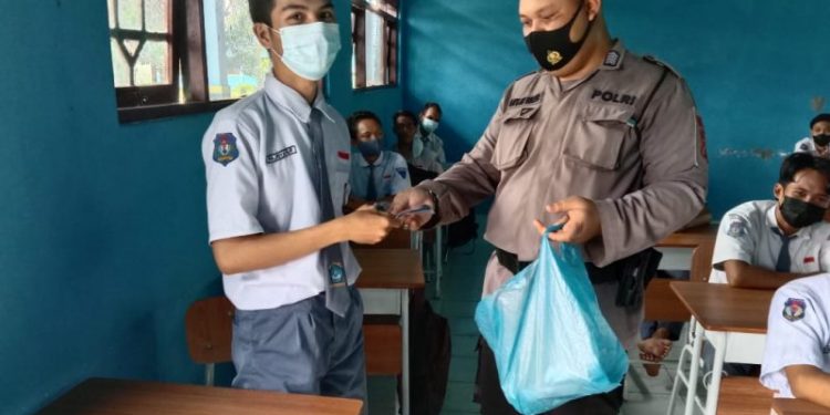 Polisi Sahabat Pelajar Sat Binmas Sambang ke Sekolah di Kabupaten Seruyan