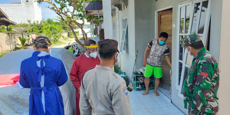 Personil Polsek Hanau Bersama Satgas Covid-19 Lakukan Tracing