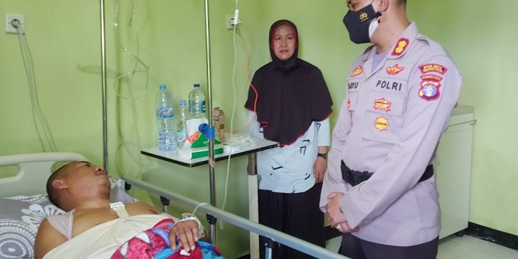Kapolres Seruyan Jenguk Anggota Sakit di RSUD Kuala Pembuang