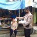Kasat Samapta Polres Seruyan Bagikan Masker ke Warga