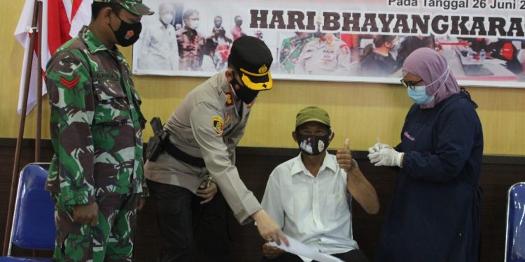 Jelang Hut ke 75 Bhayangkara, Polres Seruyan Laksanakan Vaksinasi Masal