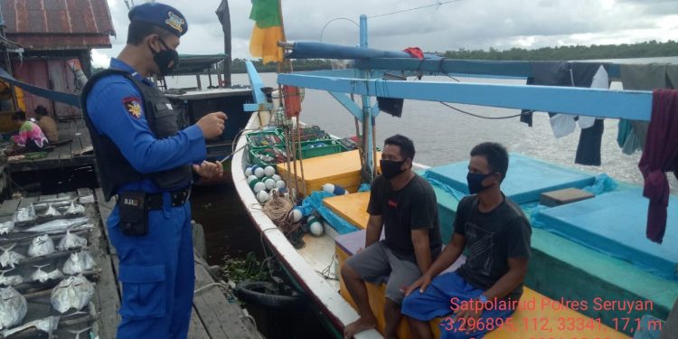 Satpolairud Polres Seruyan Himbau Keselamatan Berlayar di DAS Seruyan