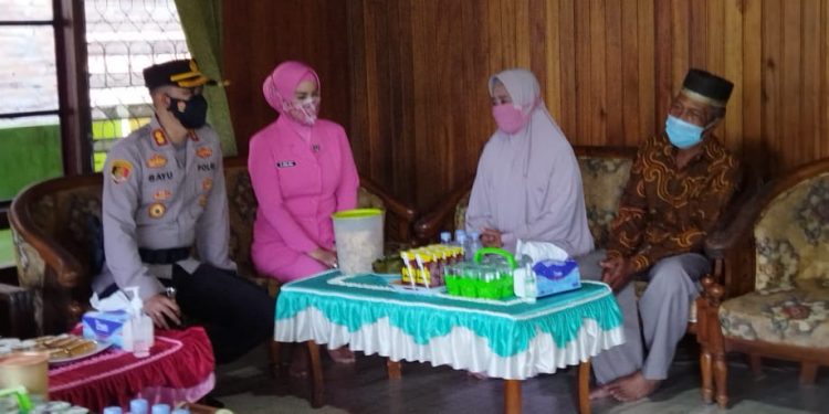 Kapolres Seruyan Bersama Ketua Bhayangkari Anjangsana ke Purnawirawan Polri