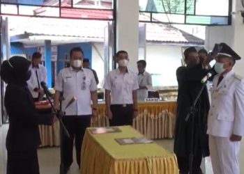 Camat Dusun Selatan Lantik Pj  Kepala Desa Baru