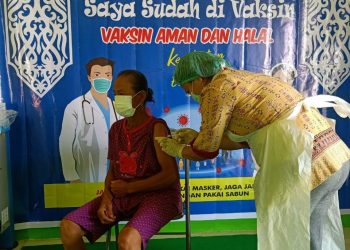 Lansia di Pelosok Kapuas Mulai Jalani Vaksinasi