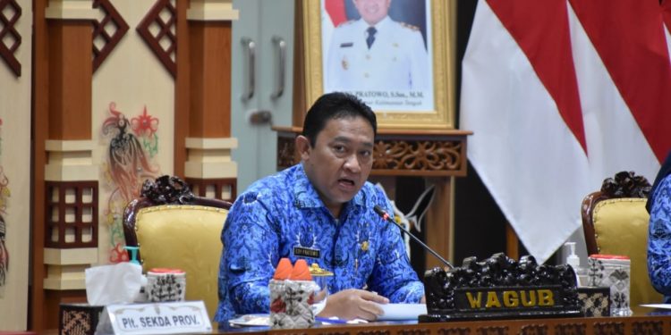 Wagub Kalteng H. Edy Pratowo Pimpin Rapat Strategi Percepatan Vaksinasi