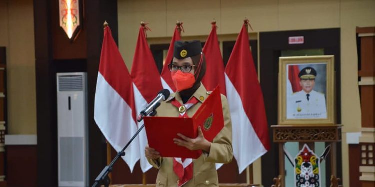Ketua Kwartir Daerah Gerakan Pramuka Kalteng Lantik Mabicab Pramuka Barito Utara